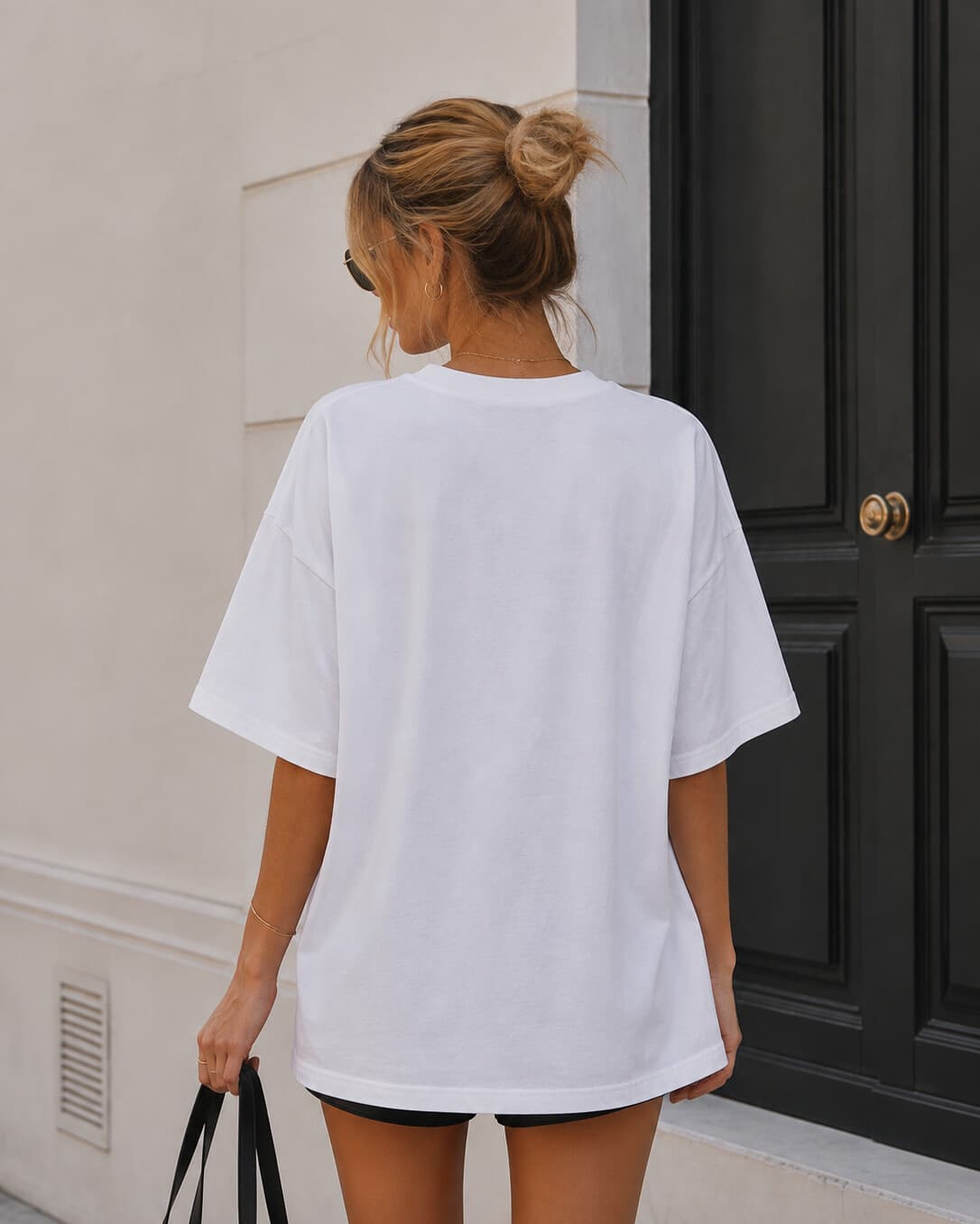 T-shirt Initiale, coloris blanc, porté de dos