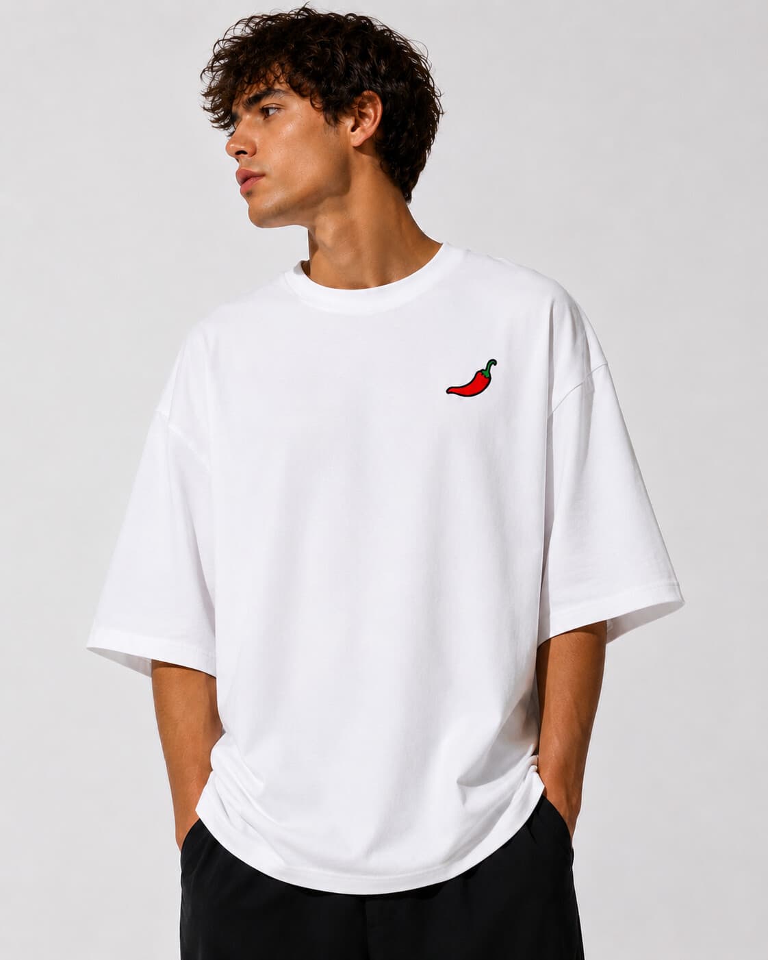 T-shirt Oversize Spicy, coloris blanc, porté de face