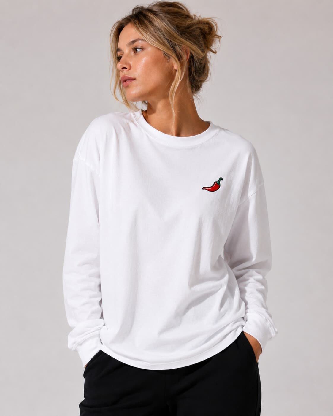T-shirt Manches Longues Spicy Femme, coloris blanc, porté de face par une femme